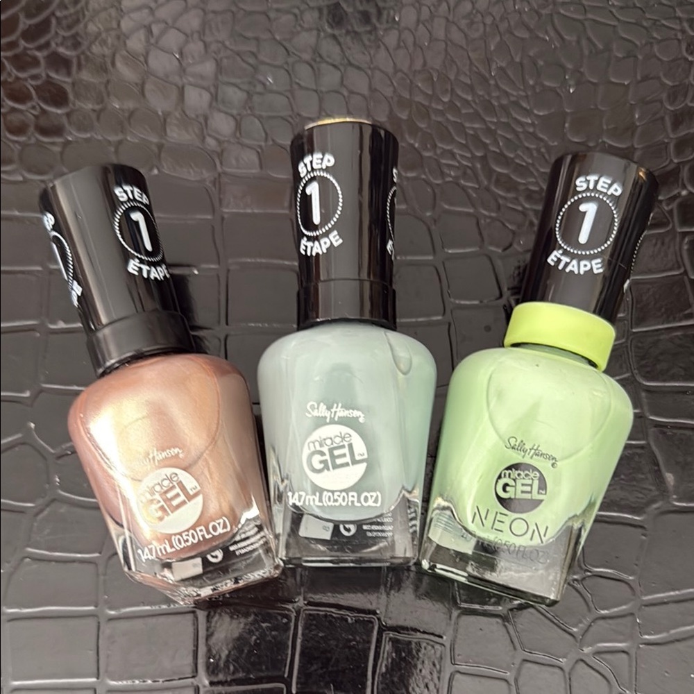 Pick One - Sally Hansen Miracle Gel Polish - New
